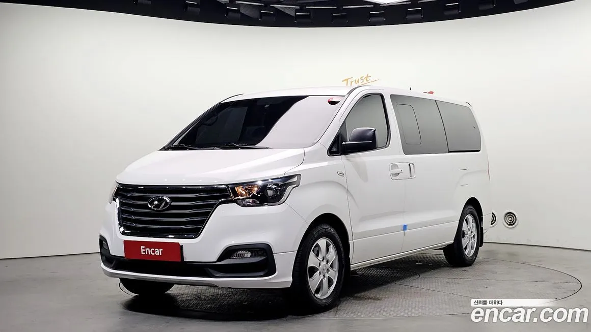 Hyundai Starex — фото 1