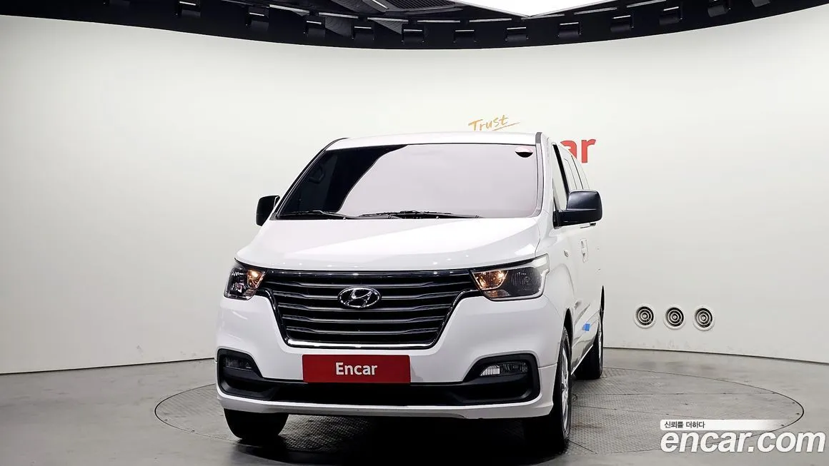Hyundai Starex — фото 3