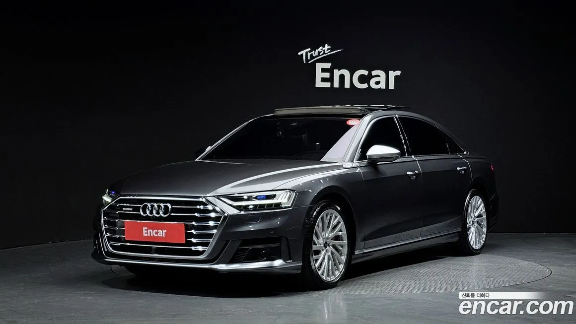 Audi A8 — фото 1