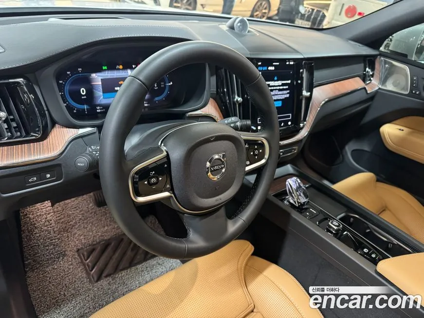 Volvo XC60 — фото 10
