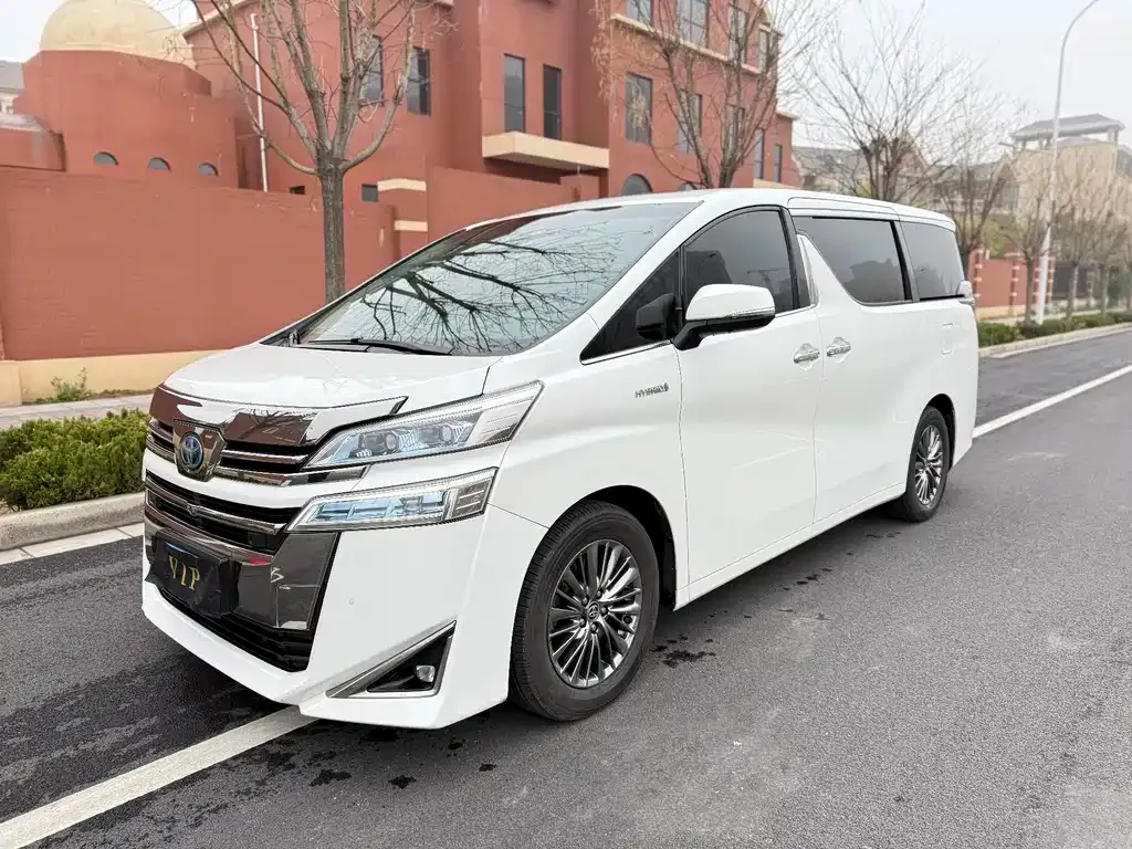 Toyota Vellfire — фото 1