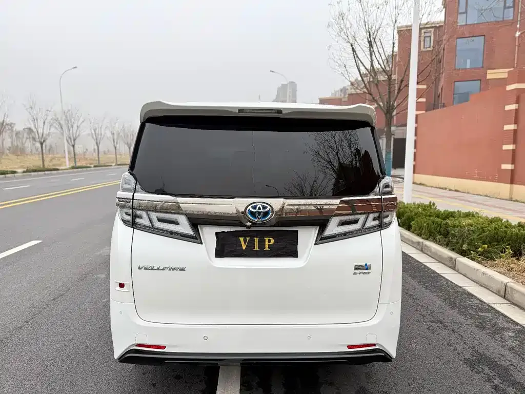 Toyota Vellfire — фото 3