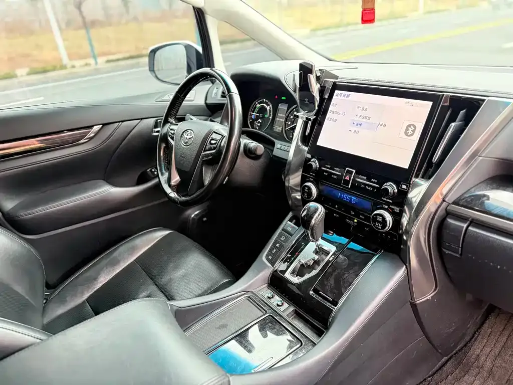 Toyota Vellfire — фото 6