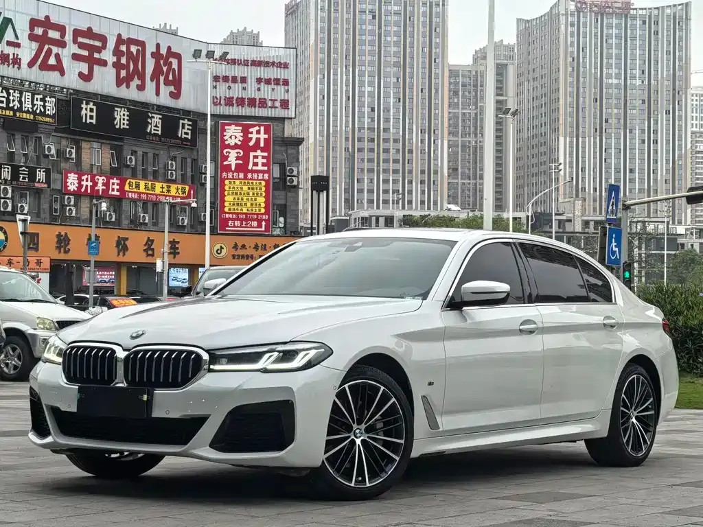 BMW 5 Series — фото 1