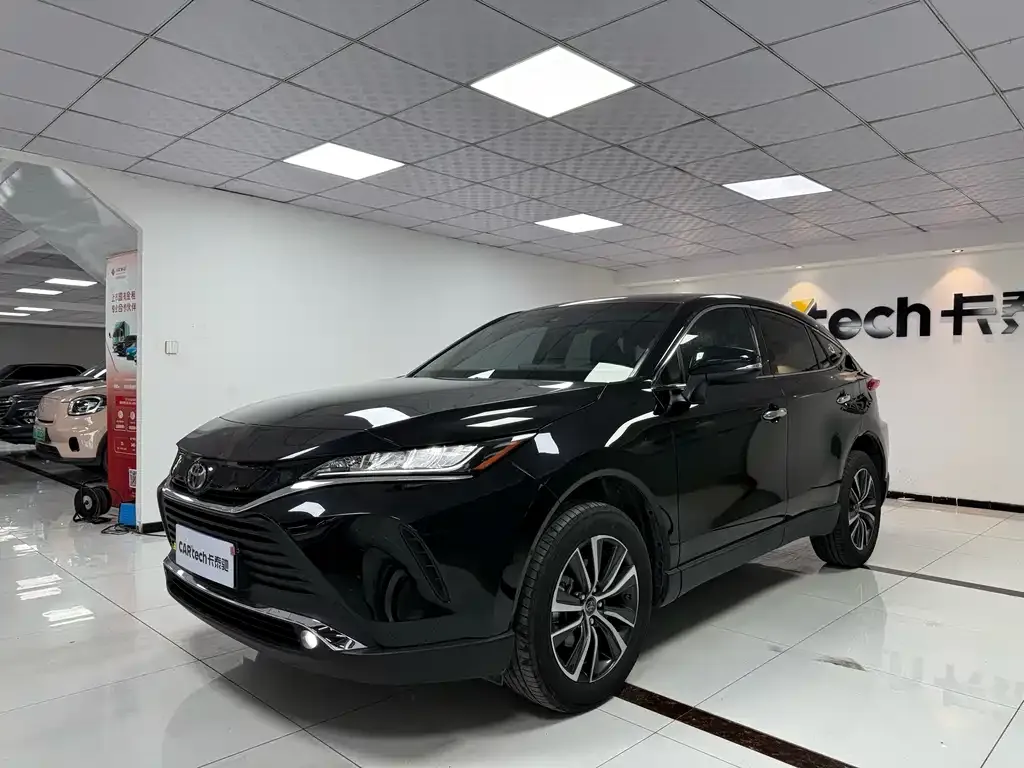 Toyota Harrier — фото 1