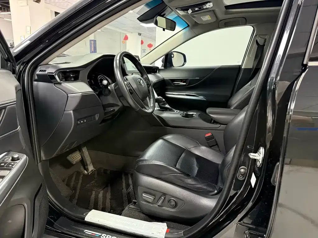Toyota Harrier — фото 4