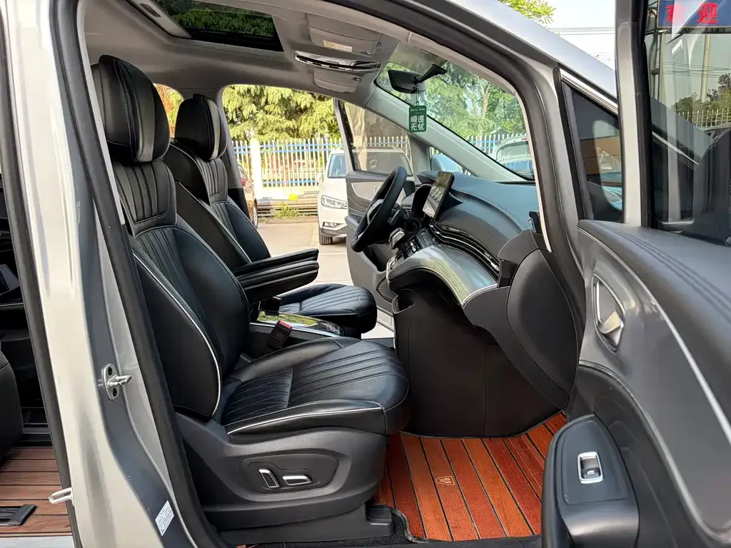 Roewe iMAX8 — фото 4
