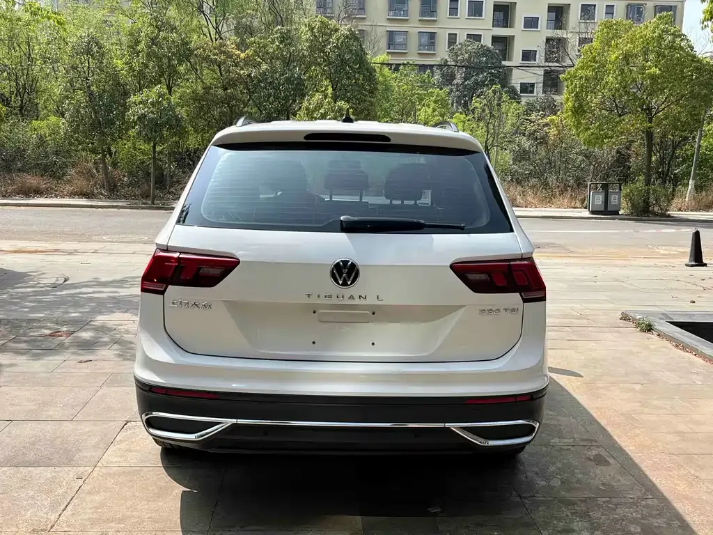 Volkswagen Tiguan L — фото 4