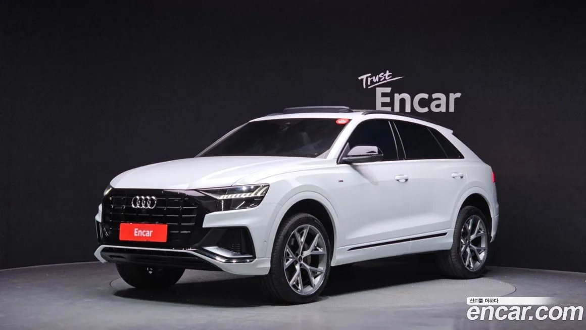 Audi Q8 — фото 1