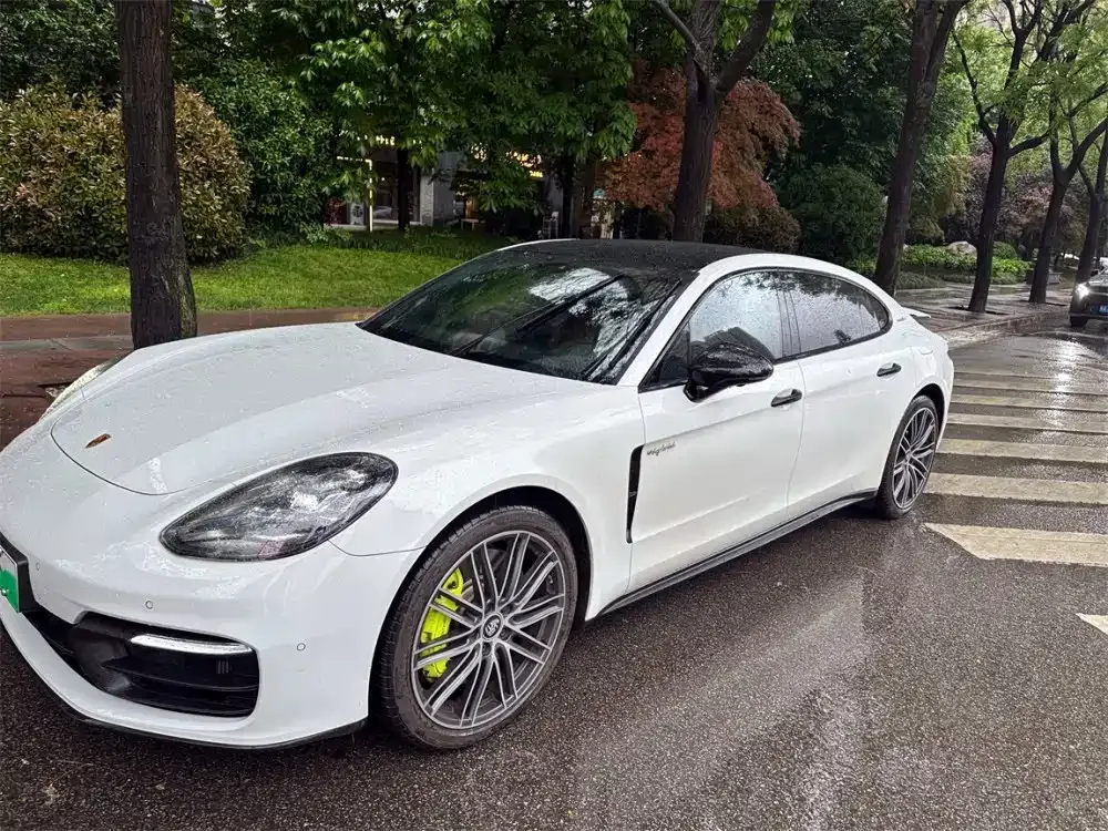 Porsche Panamera Hybrid — фото 1