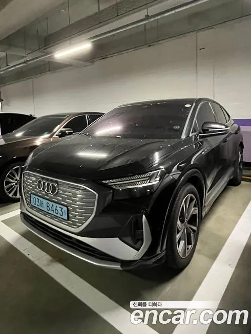 Audi Q4 e-tron — фото 1