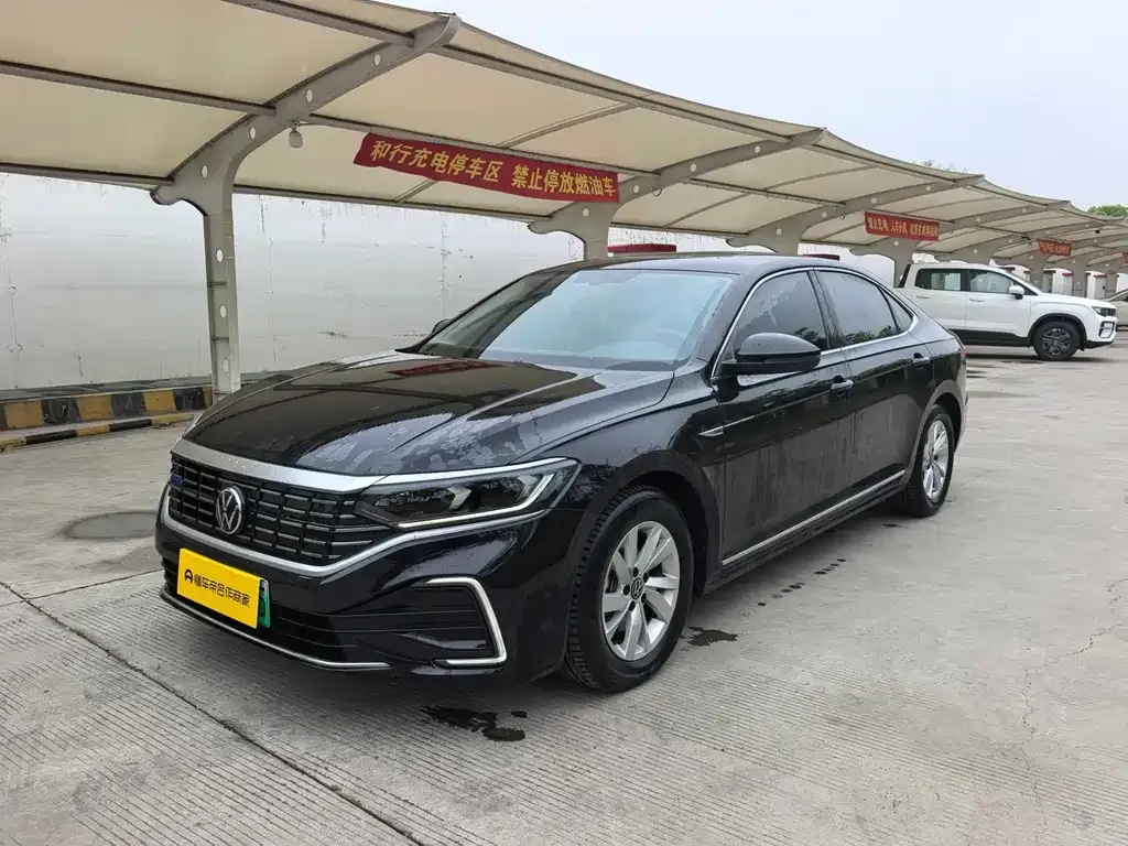 Volkswagen Passat New Energy — фото 1