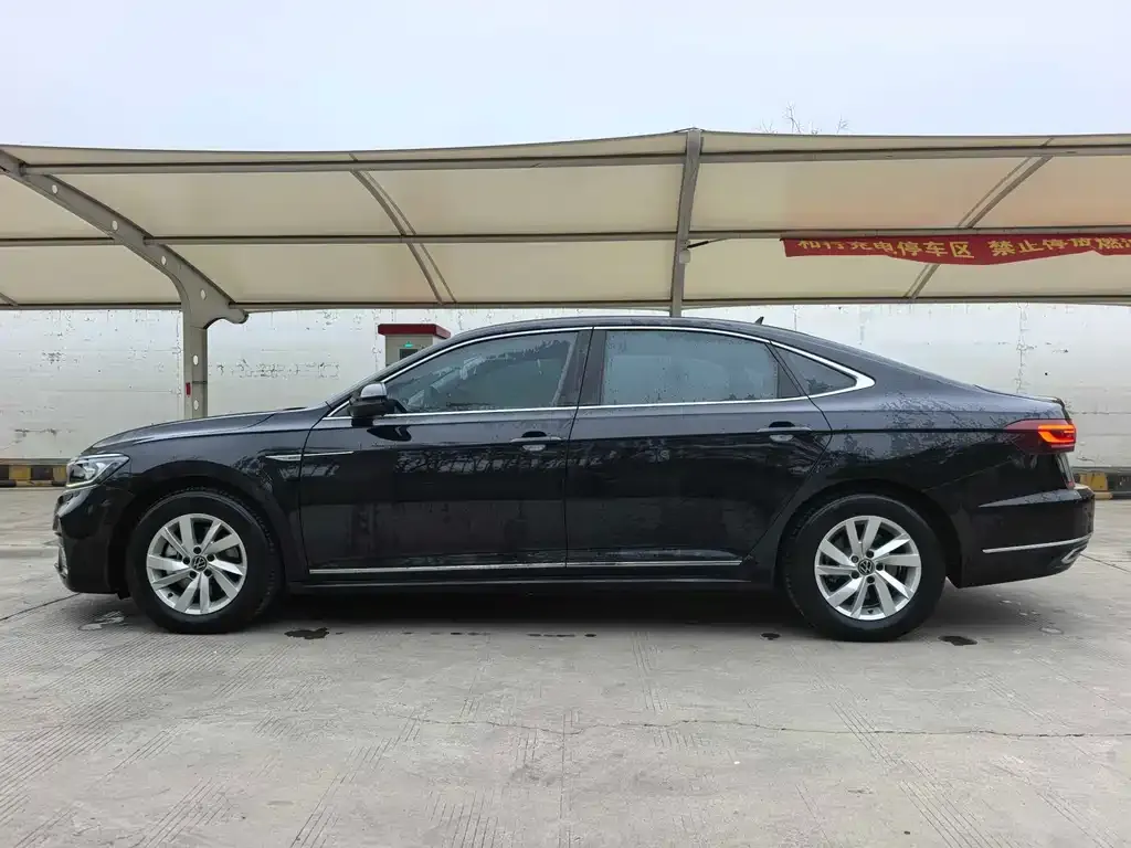 Volkswagen Passat New Energy — фото 5