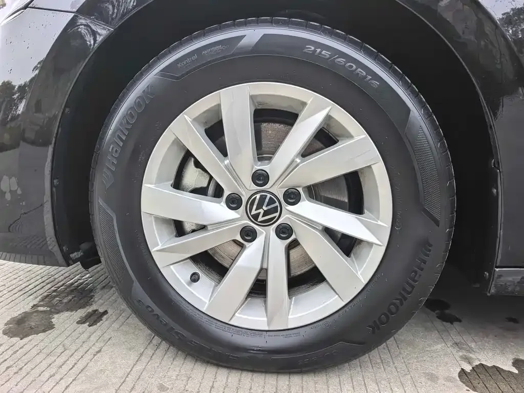 Volkswagen Passat New Energy — фото 3