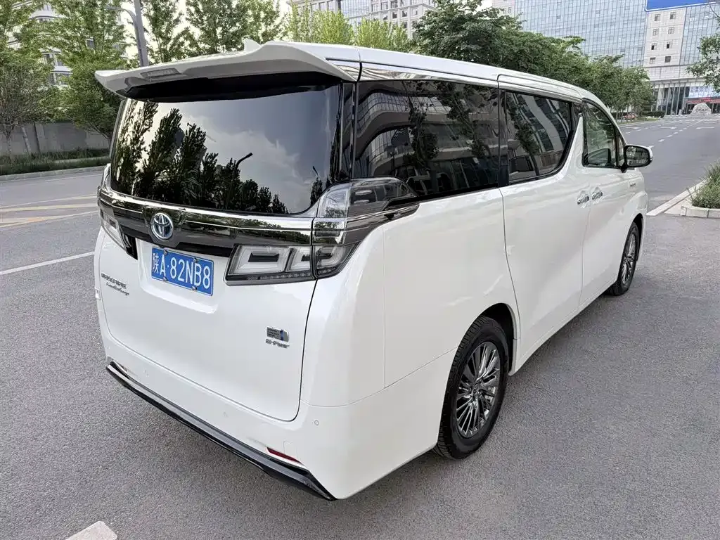 Toyota Vellfire — фото 8