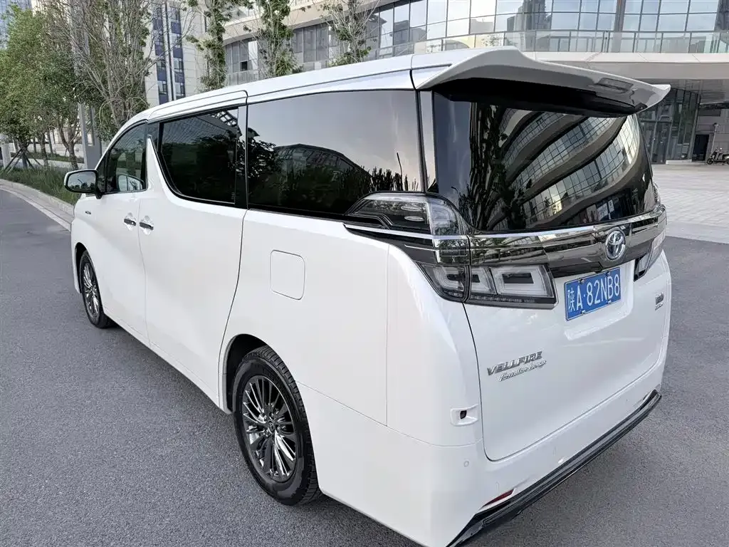 Toyota Vellfire — фото 9