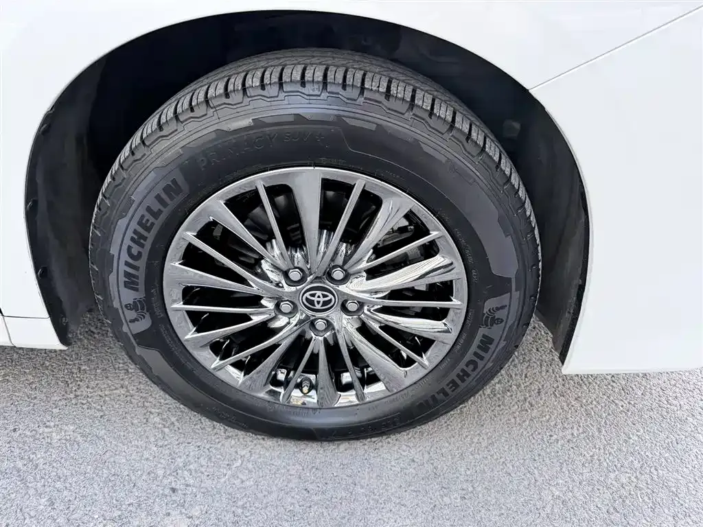 Toyota Vellfire — фото 6