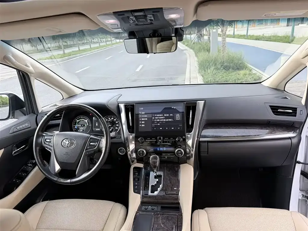 Toyota Vellfire — фото 3