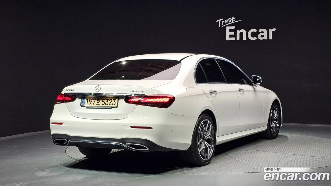 Mercedes-Benz E-Class — фото 2