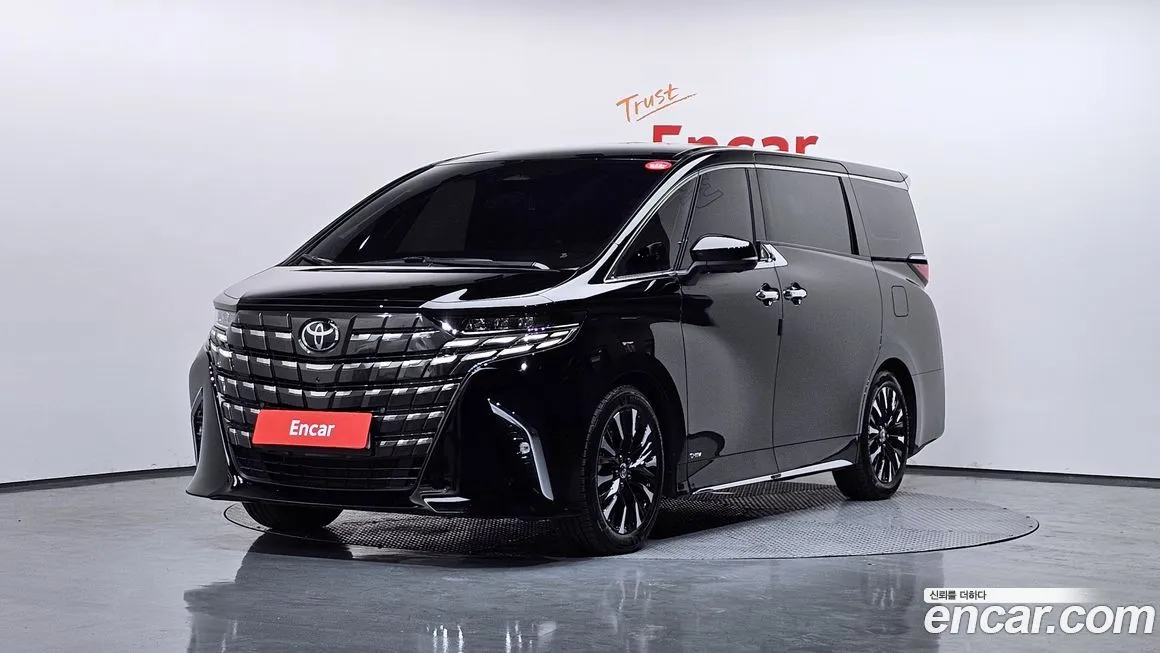 Toyota Alphard — фото 1