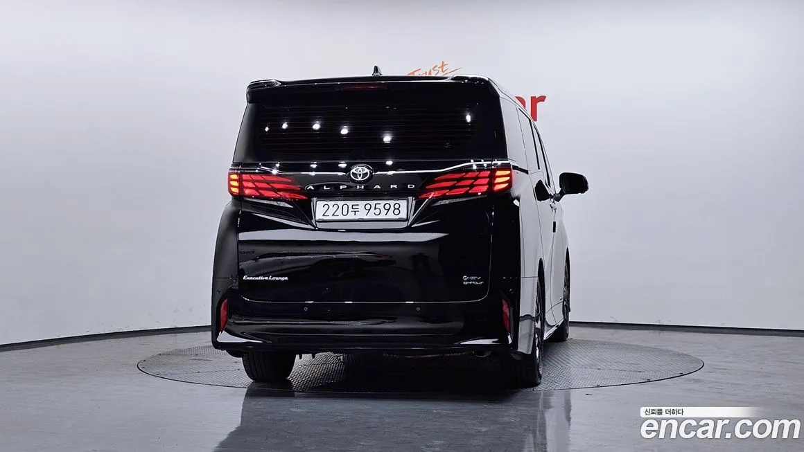 Toyota Alphard — фото 2
