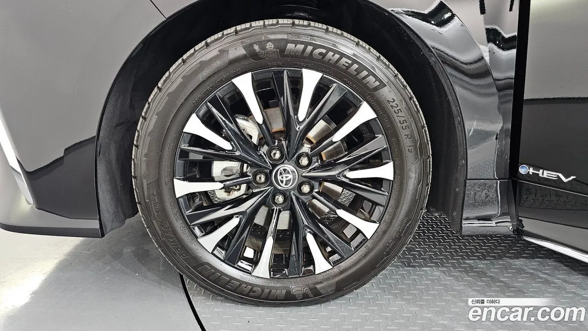 Toyota Alphard — фото 8