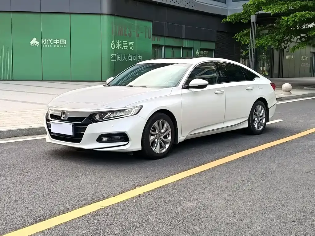 Honda Accord — фото 1