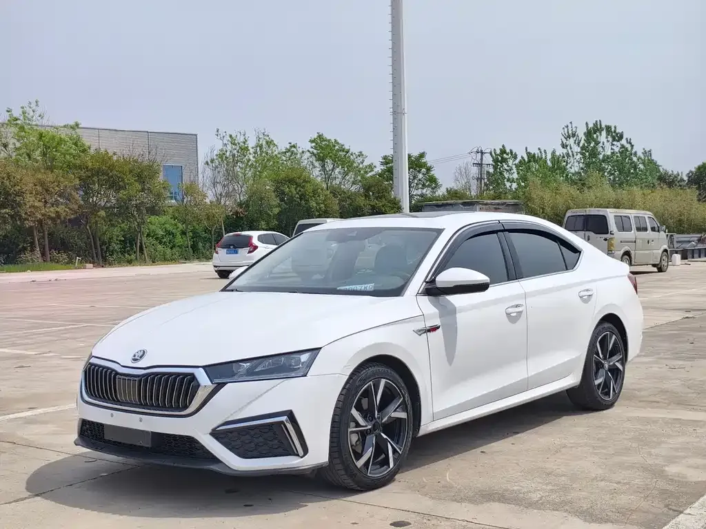 Skoda Octavia — фото 1