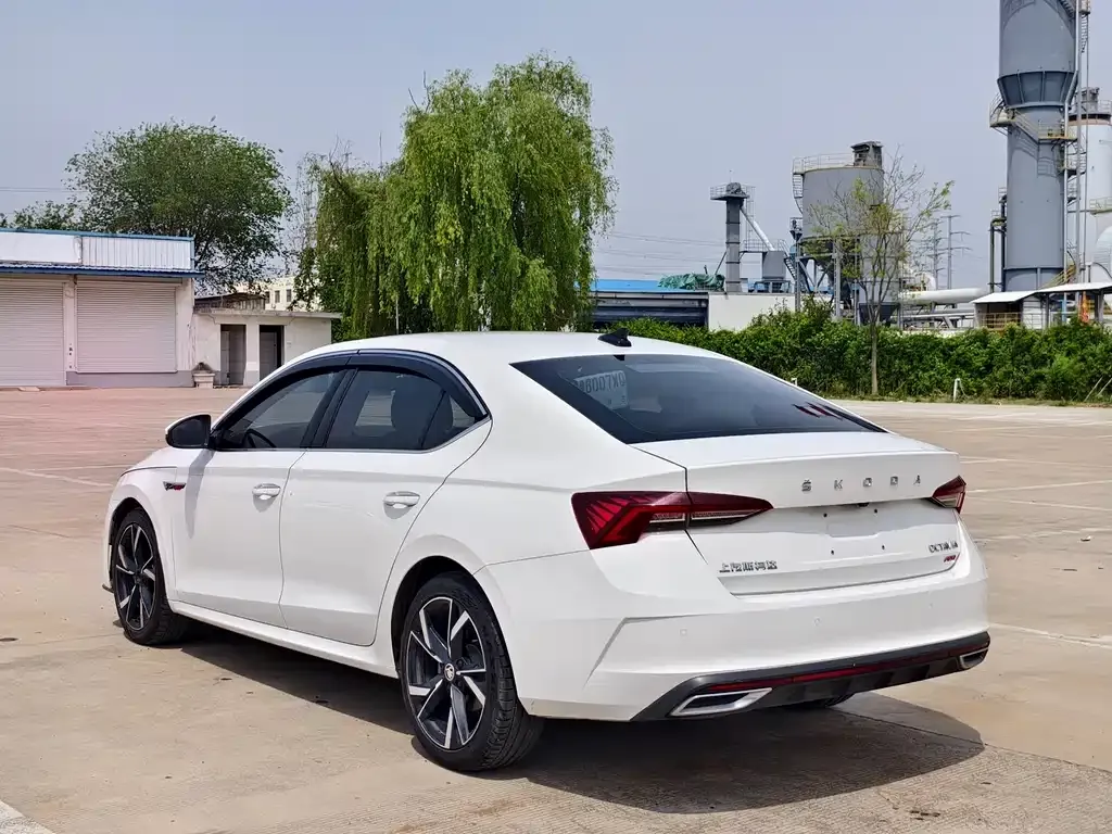 Skoda Octavia — фото 6