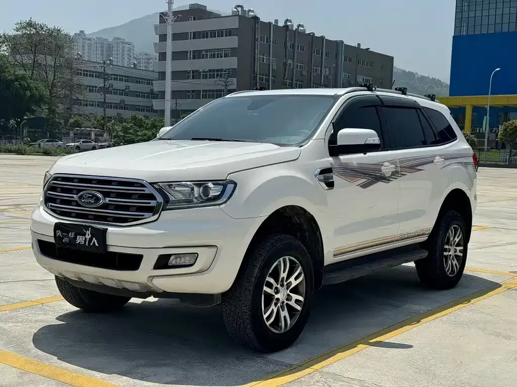 Ford Everest — фото 1