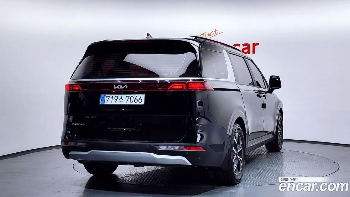 Kia Carnival — фото 4