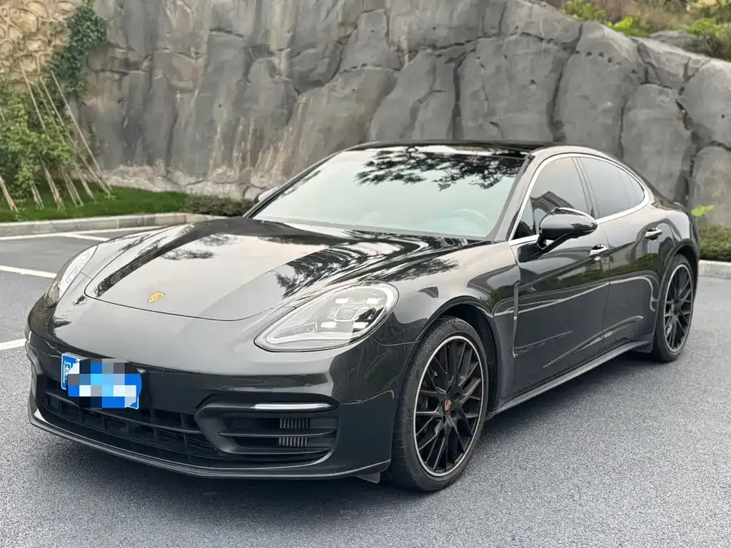 Porsche Panamera — фото 1