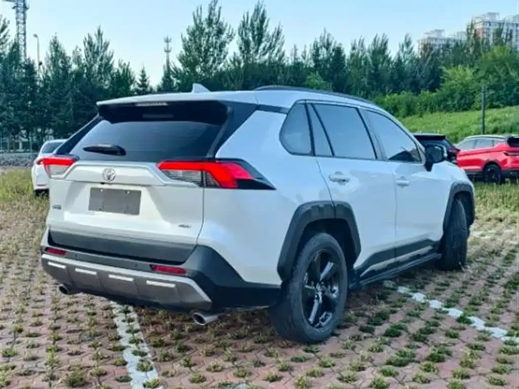 Toyota RAV4 — фото 6