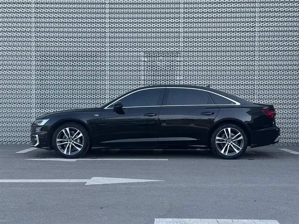 Audi A6L — фото 9