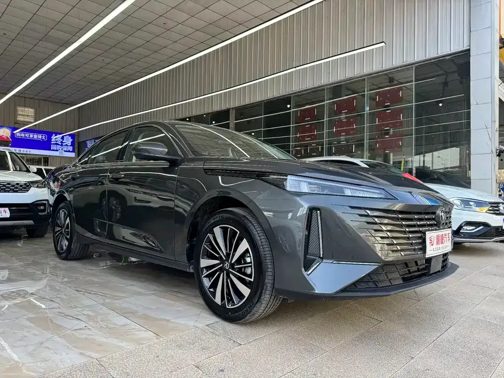 Changan Eado PHEV — фото 10