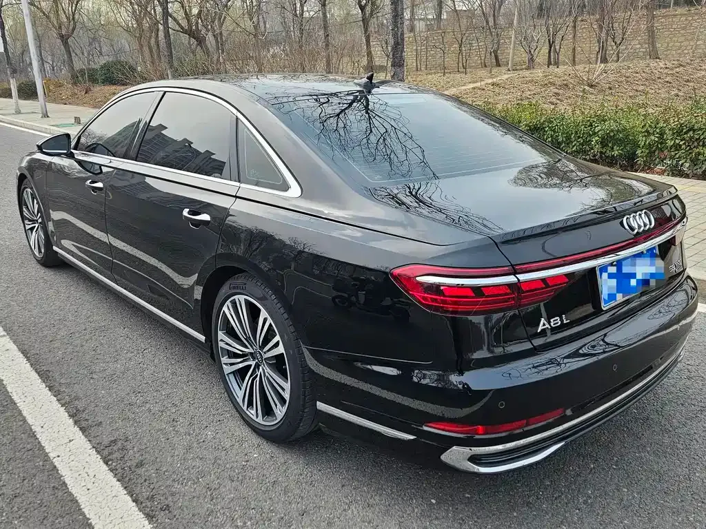 Audi A8 — фото 4