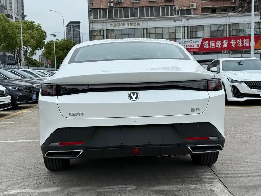 Changan Eado — фото 9