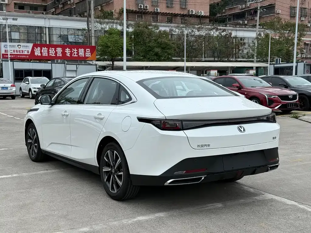 Changan Eado — фото 4