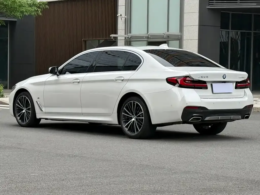 BMW 5 Series — фото 2