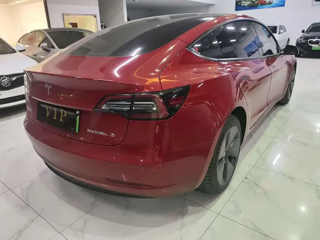 Tesla Model 3 — фото 7