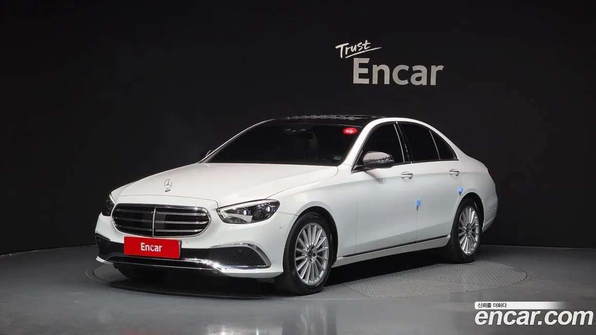 Mercedes-Benz E-Class — фото 1