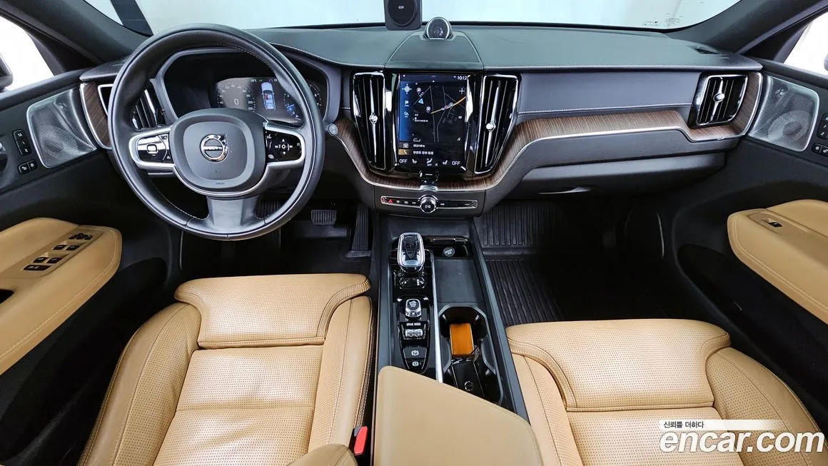Volvo XC60 — фото 9