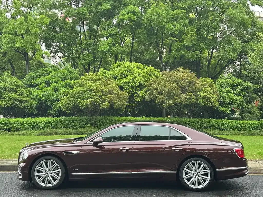 Bentley Flying Spur — фото 8