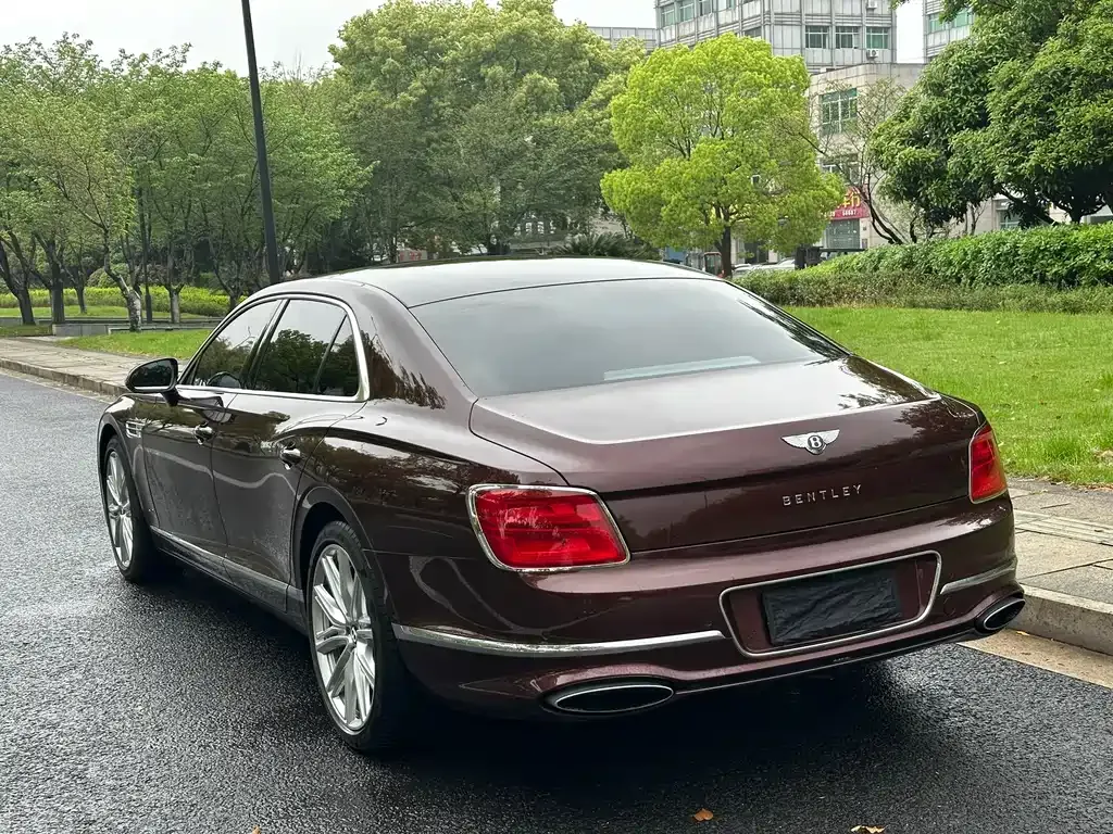 Bentley Flying Spur — фото 6