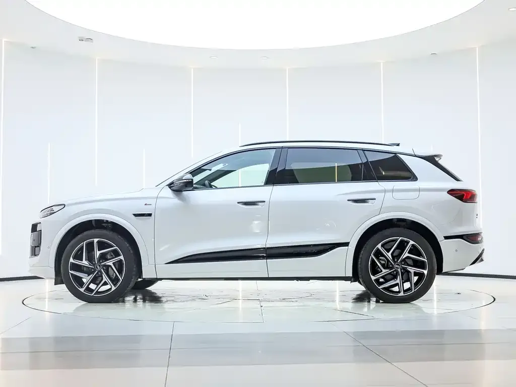 Audi Q6L e-tron — фото 2