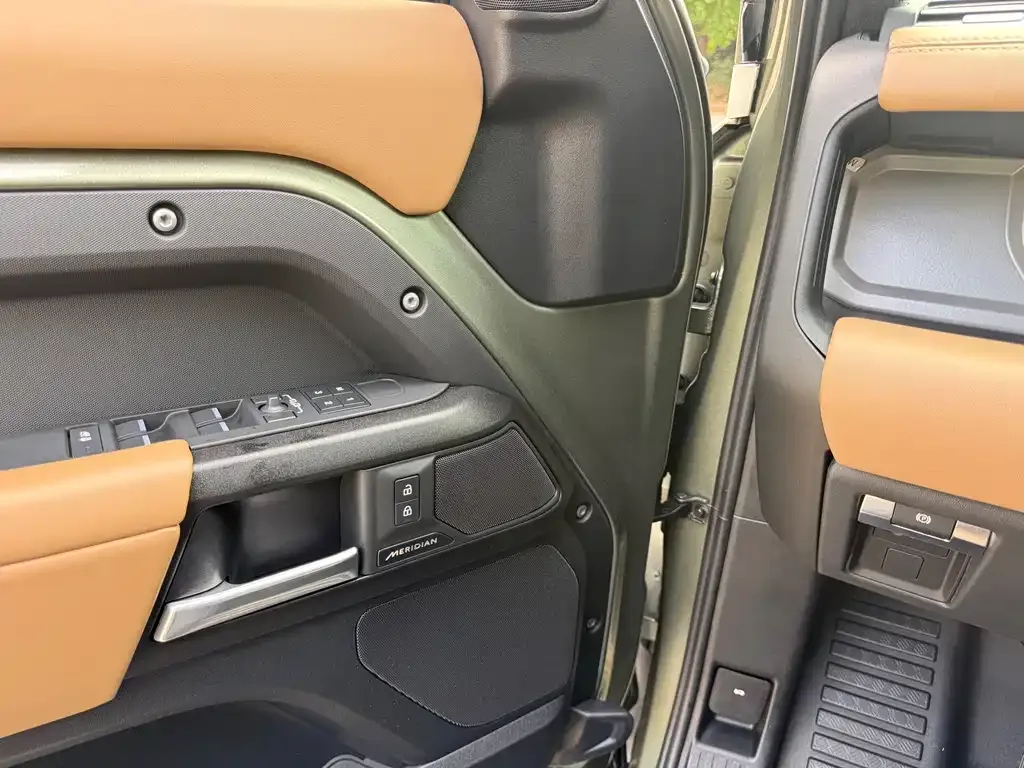Land Rover Defender — фото 8