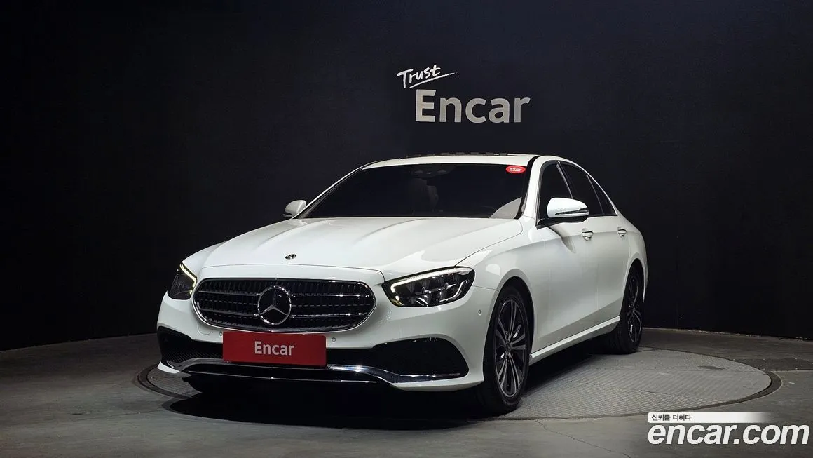 Mercedes-Benz E-Class — фото 1