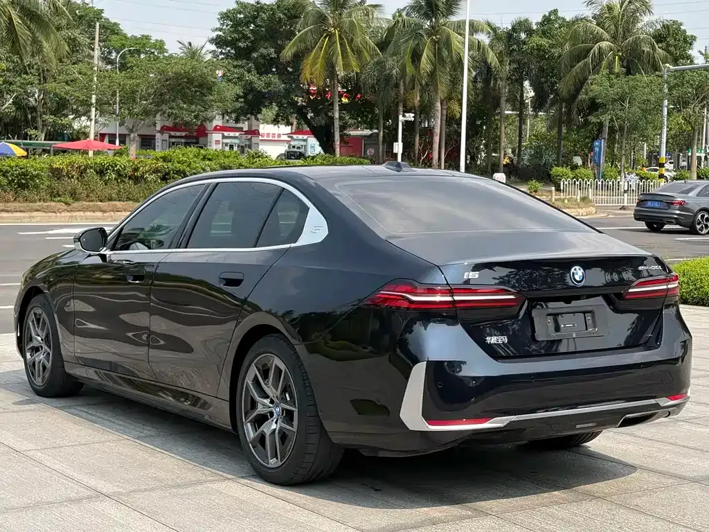 BMW i5 — фото 4