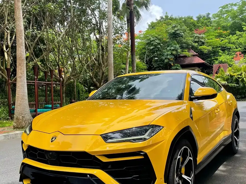 Lamborghini Urus — фото 1
