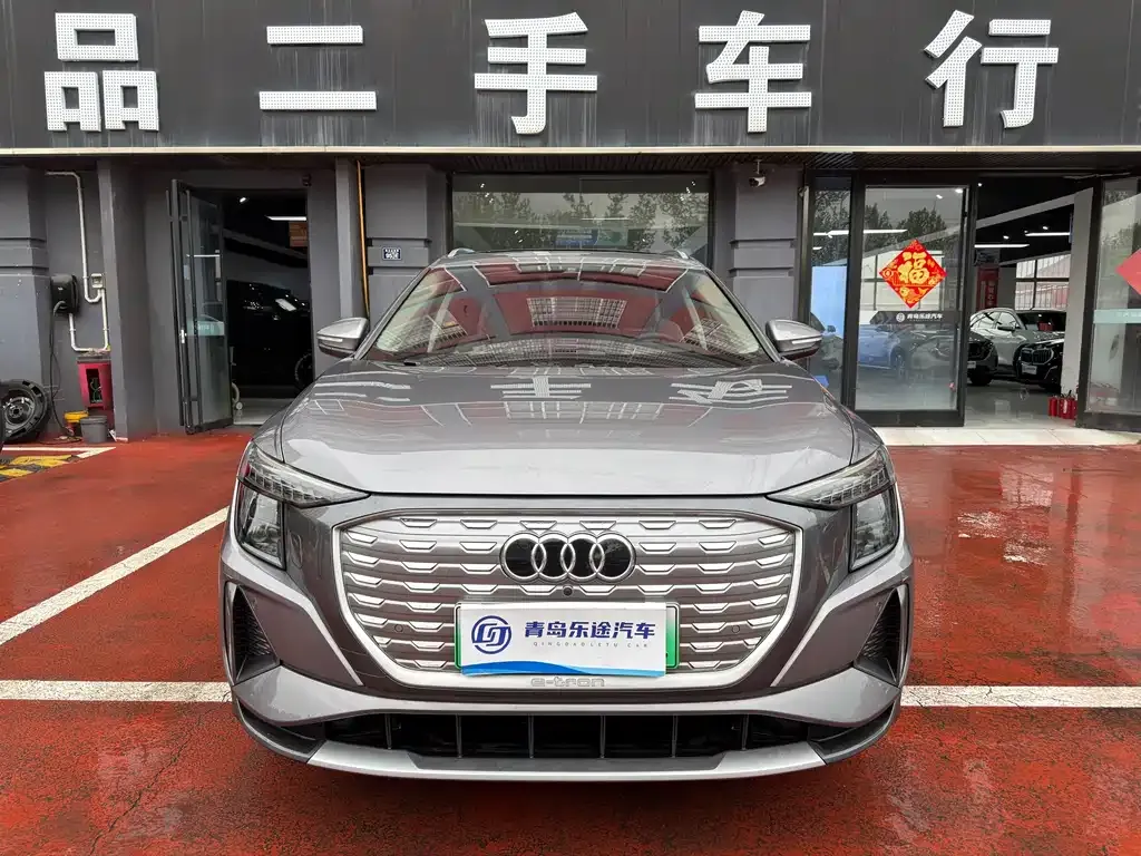 Audi Q5 e-tron — фото 1